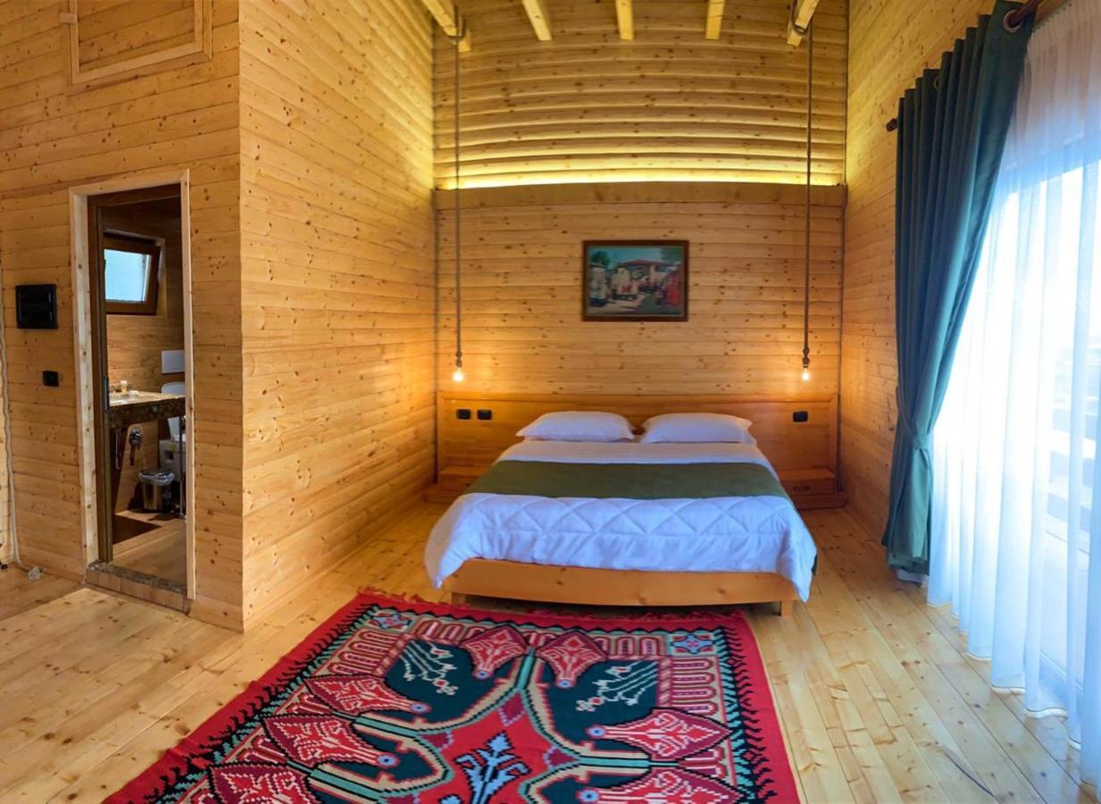 Wooden House Hotel Canaj Buitenkant foto