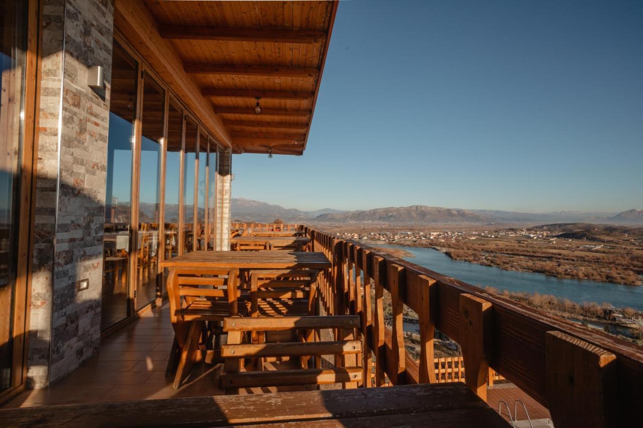 Wooden House Hotel Canaj Buitenkant foto